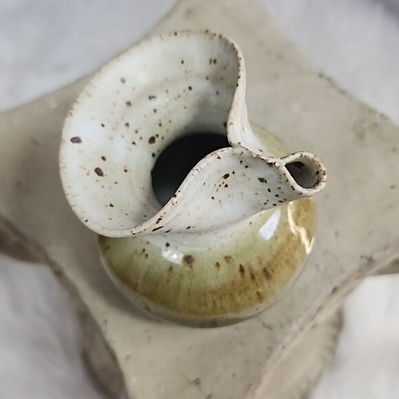 Pinched Speckled Pottery Vase - Picture 3 of 9